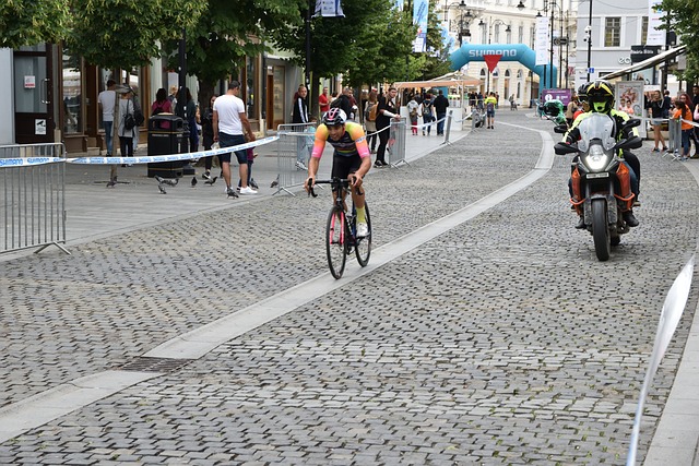 美政府针对多部门“查账” 两党内斗升级.